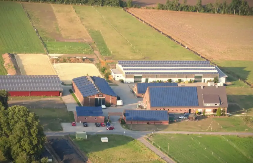 Luftbild des Hofes Schulze-Renzel